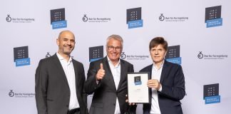 Die Gewinner des Iconic Awards 2018: Antonino Vultaggio (HPP Architekten), Vanja Schneider (Interboden Innovative Gewerbewelten), Gerhard G. Feldmeyer (HPP Architekten) (v.l.).