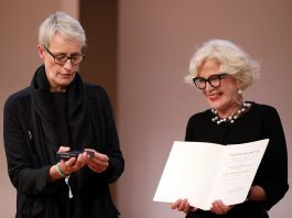 Staatssekretärin Anne Katrin Bohle und Barbara Ettinger-Brinckmann, Präsidentin der Bundesarchitektenkammer, beim Deutschen Architektentag 2019 (v.l.). Bild: K. Gastmann