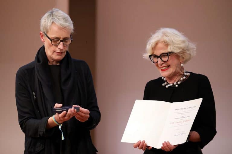 Staatssekretärin Anne Katrin Bohle und Barbara Ettinger-Brinckmann, Präsidentin der Bundesarchitektenkammer, beim Deutschen Architektentag 2019 (v.l.). Bild: K. Gastmann