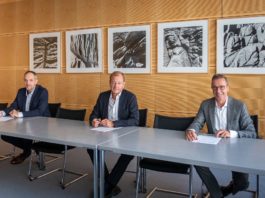 Die Unterzeichnenden der Kooperation (v. l.): M. Falenski, F. Pakleppa, Dr. T. Prinz. Bild: T. Budde