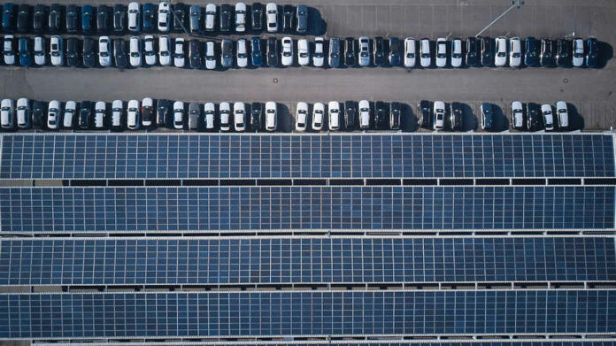 Die BMW-Werke Dingolfing und Regensburg sollen ab 2025 mit Strom aus PV-Anlagen versorgt werden. Bild: BMW